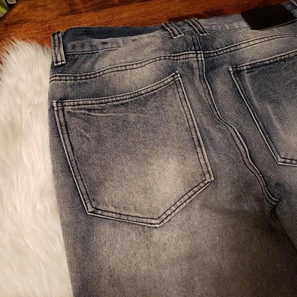 Super Cool 😎 Ripped Jeans - Picture 9 of 9